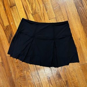 Lululemon black pleated skirt size 10